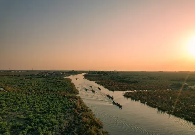 Iraqi and Foreign tourists discover the Arab Marshes