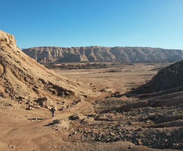 a person exploring the hills and mountains on the Iraqi-Iranian border in Wasit Governorate