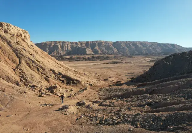 a person exploring the hills and mountains on the Iraqi-Iranian border in Wasit Governorate